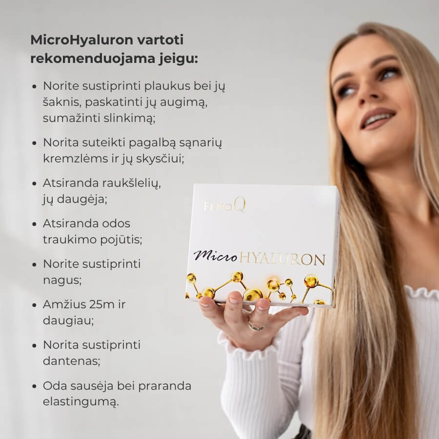 Jauna moteris rankose laiko MicroHyaluron pakuote